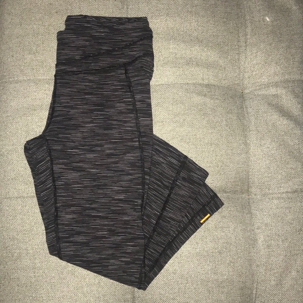 Lucy - Calf Length Yoga Leggings